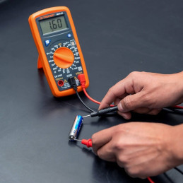  Multitester Digital, MUT-33 10401 Truper 43.220339 Multitester Digital, MUT-33 10401 Truper
Hold función de retención de datos
